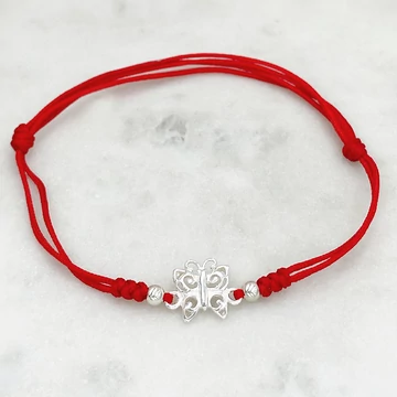 Ezüst pillangó és piros zsinór karkötő
